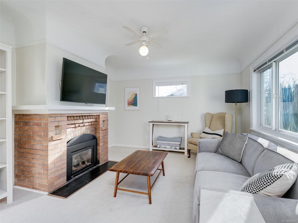 listing image 16044911237081229511