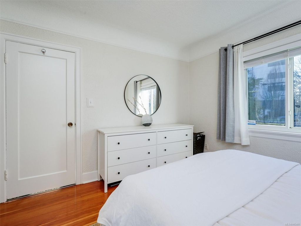 listing image 16045909638692595188