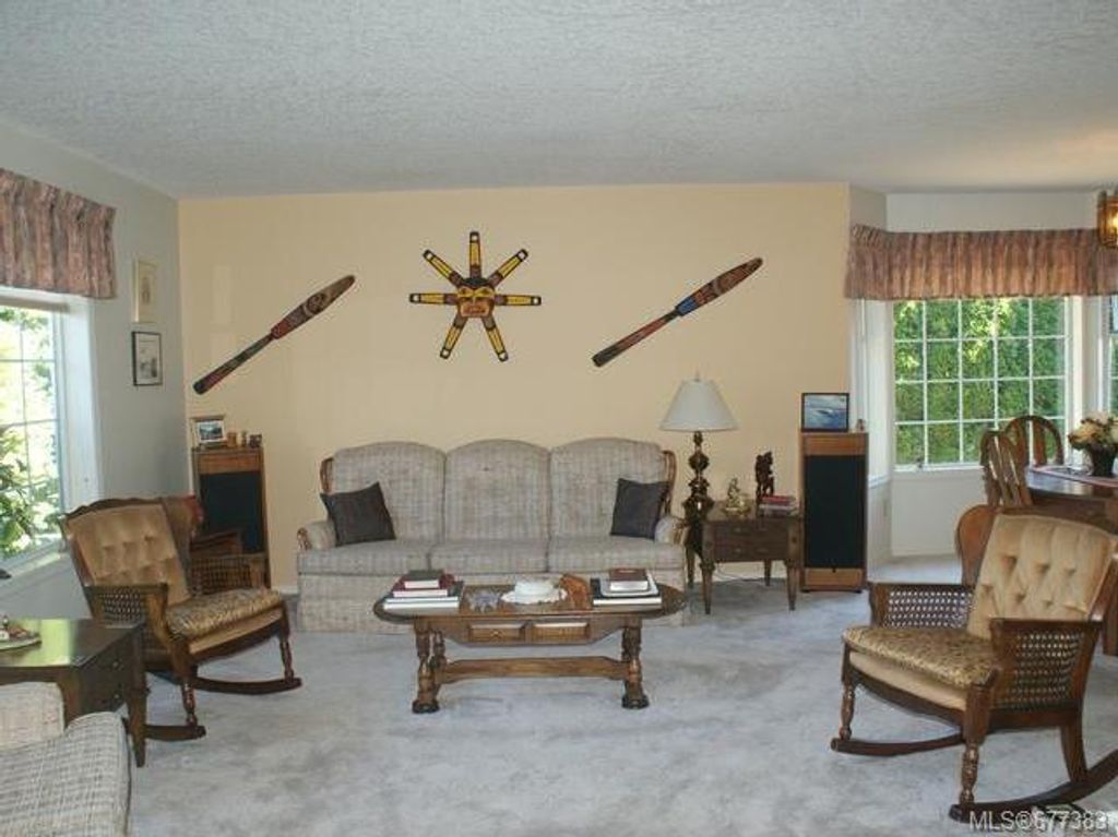 listing image 16048135066013784391