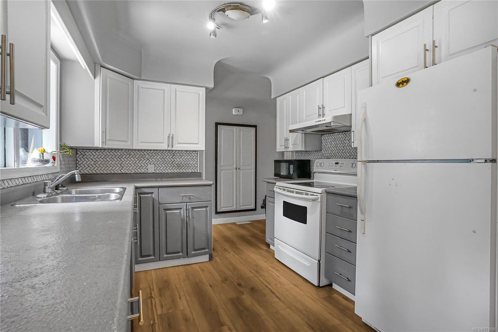 listing image 16040779130884197815