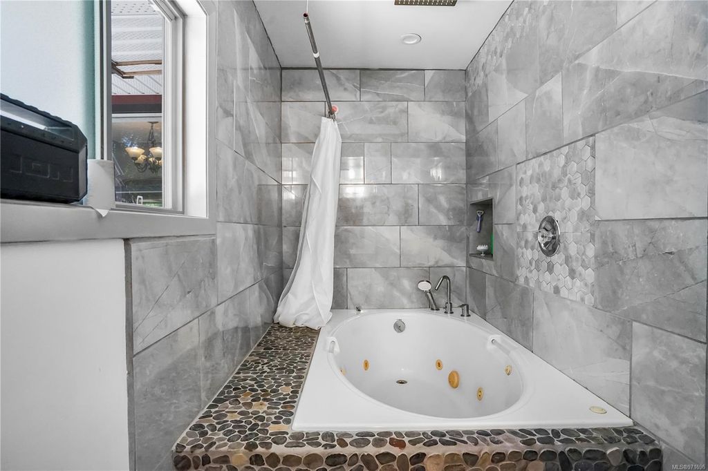 listing image 16043707051592904496