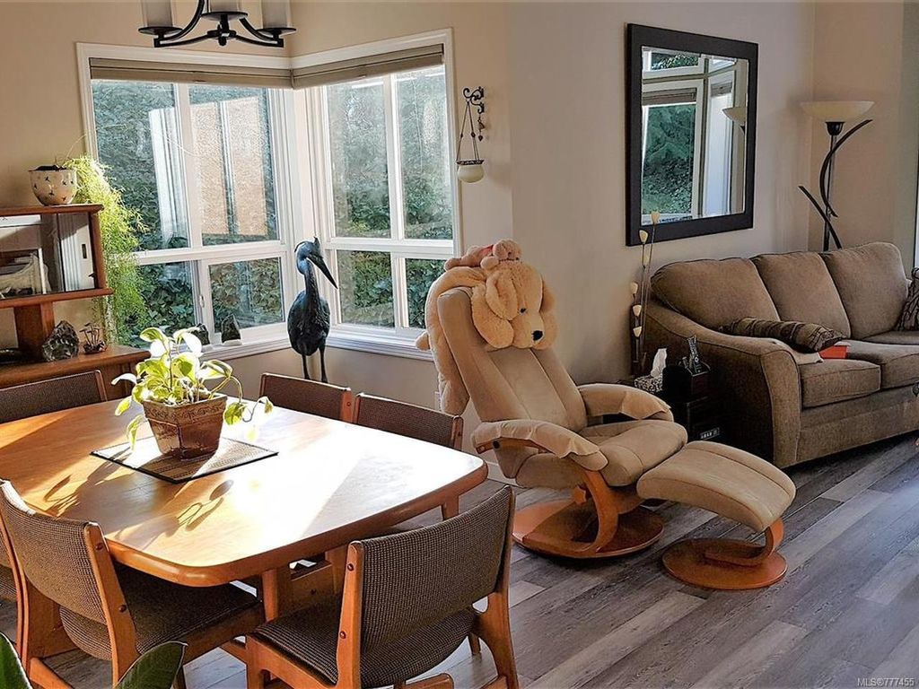 listing image 16045804081649176907