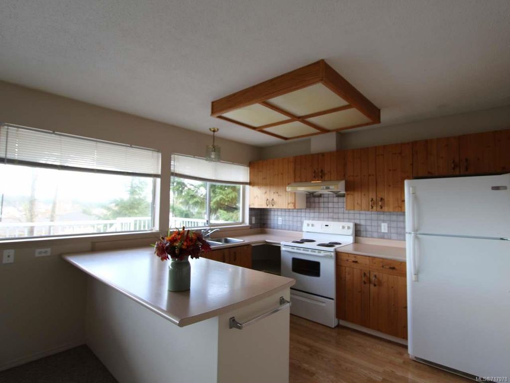 listing image 16047123703700393475