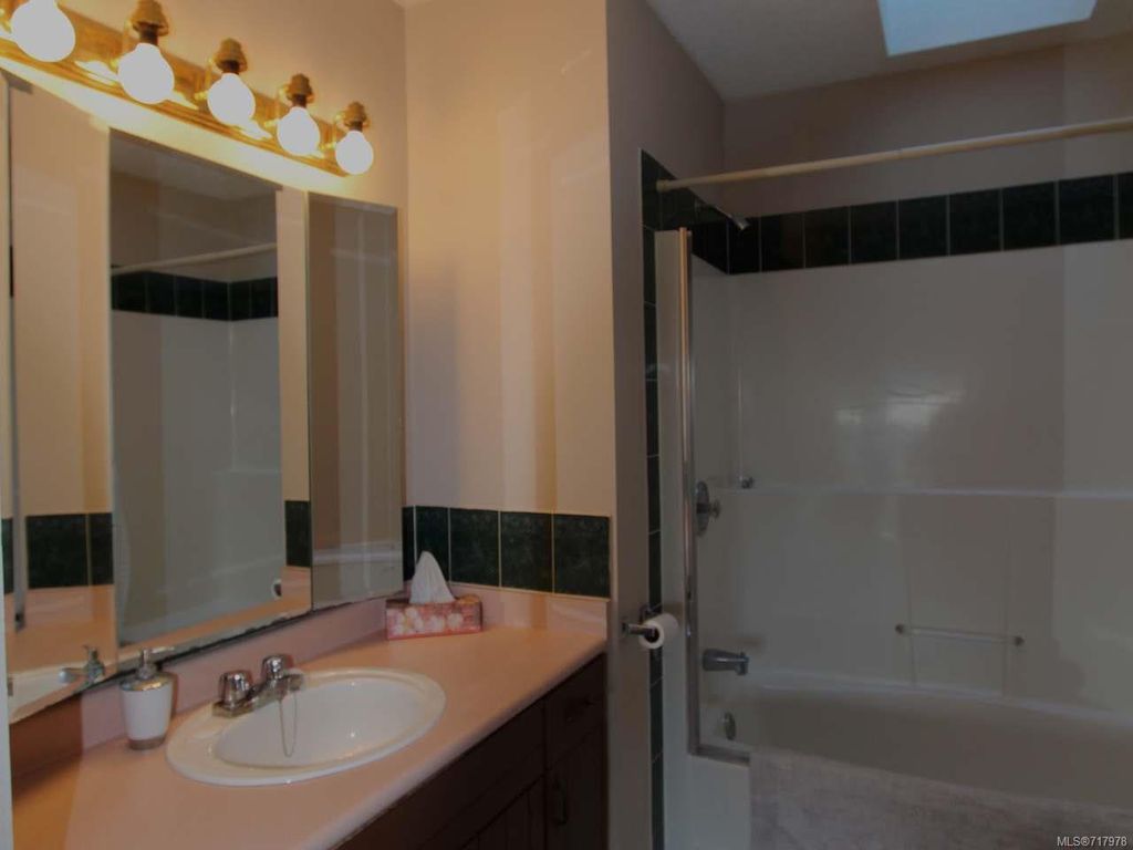 listing image 16049057232763873512
