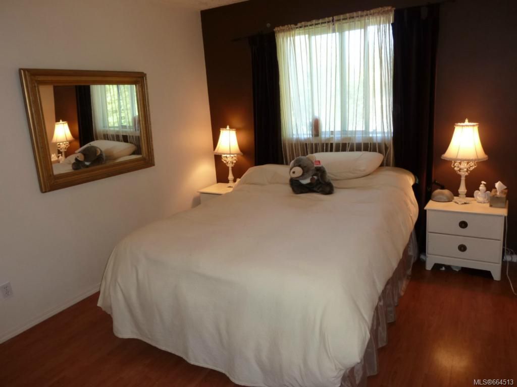 listing image 16048236479400197256