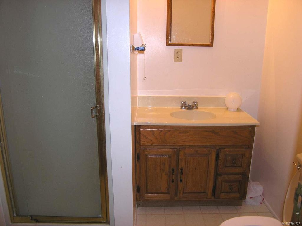 listing image 16048656050217545383