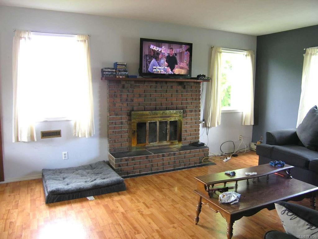listing image 16048947067328413508