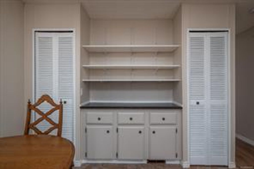 listing image 16043947393618776409