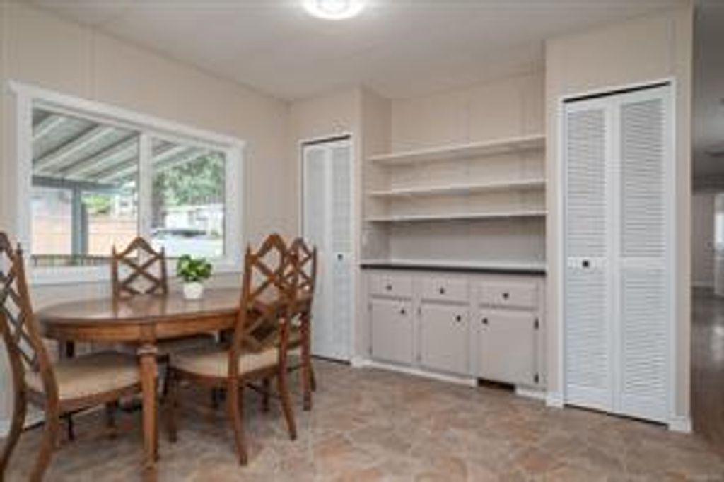 listing image 16044909435047817222