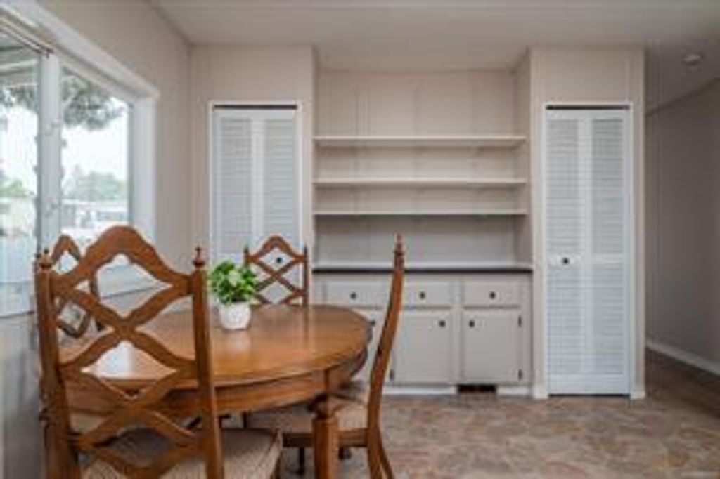 listing image 16046948412313172301