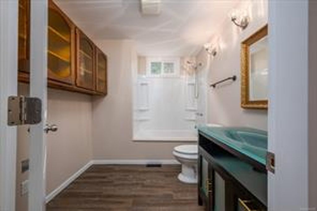 listing image 16048904124845141409