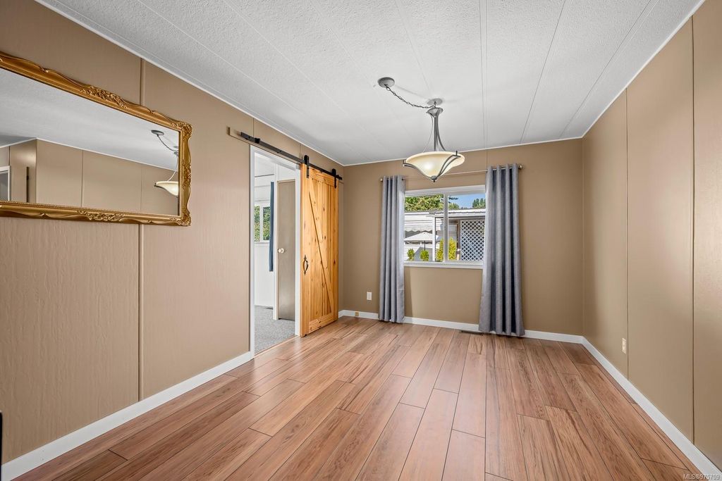 listing image 16048485766238772358