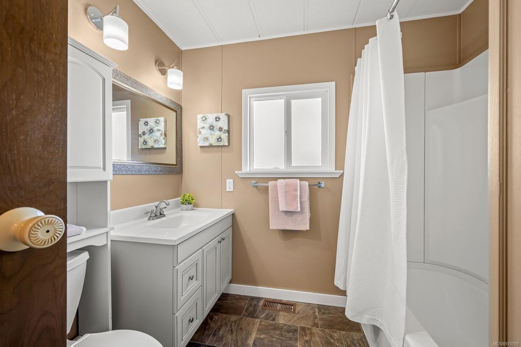 listing image 16040699983907844973