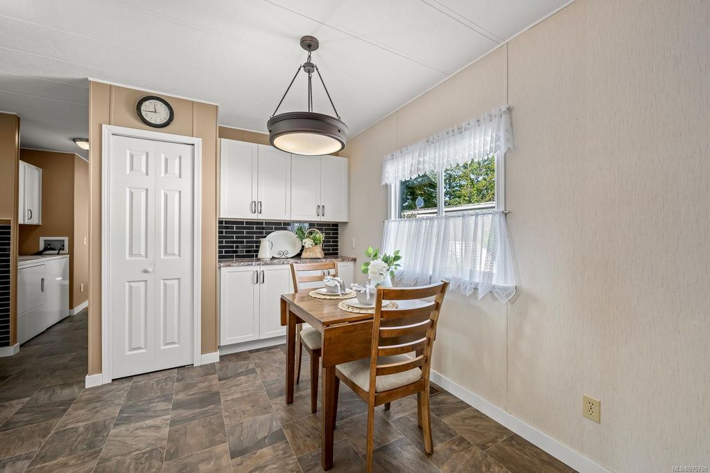 listing image 16045882325301902246