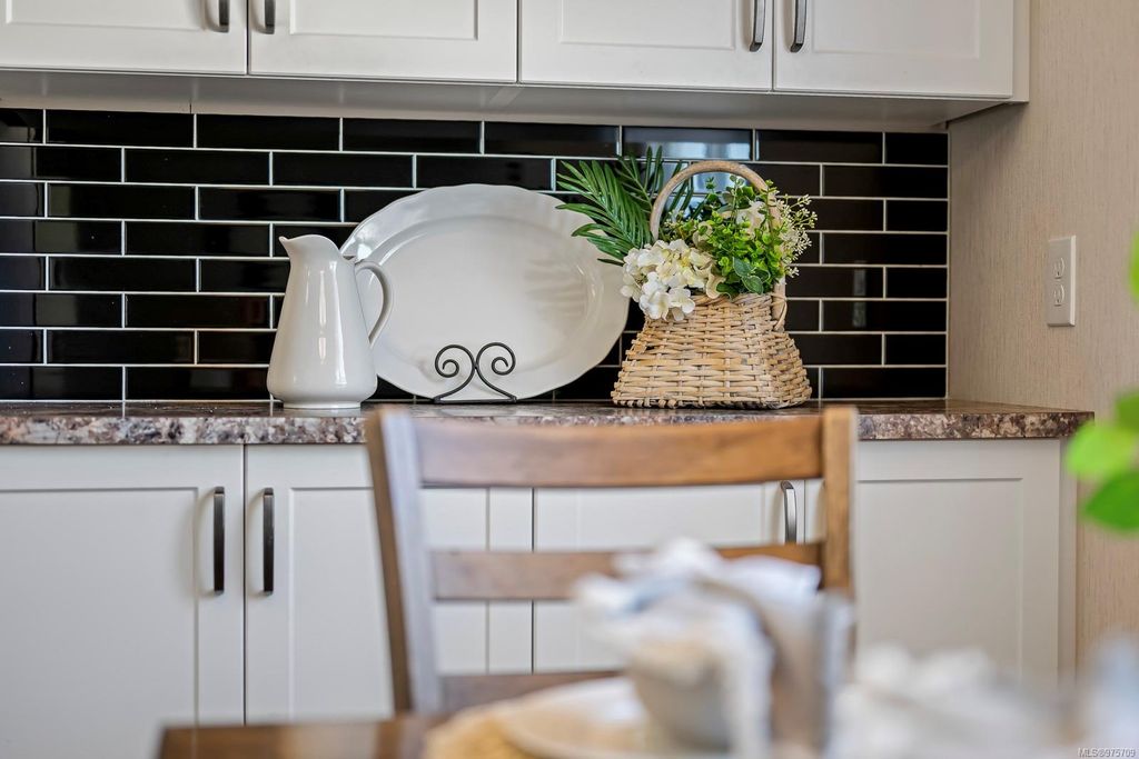 listing image 16045172687719927412