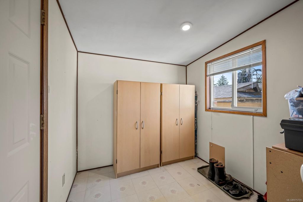 listing image 16049185140804455868