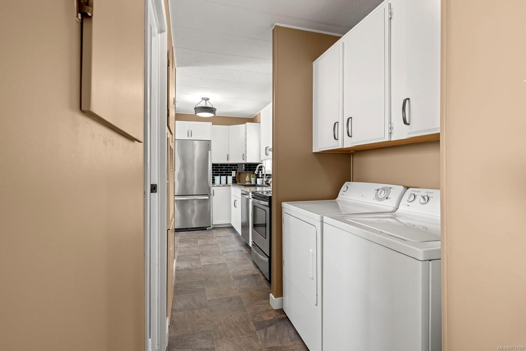 listing image 16048440607816983276