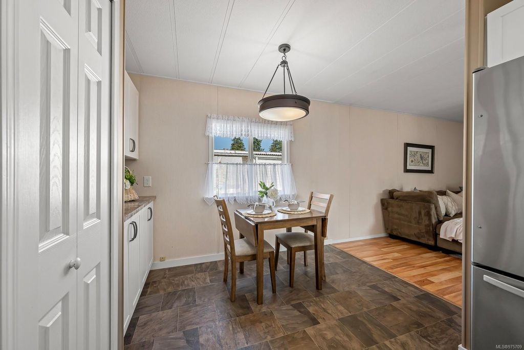 listing image 16047134681472327298