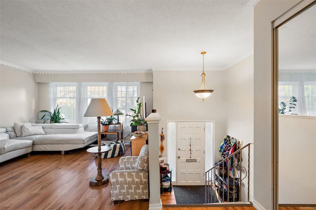 listing image 16041105688371006092