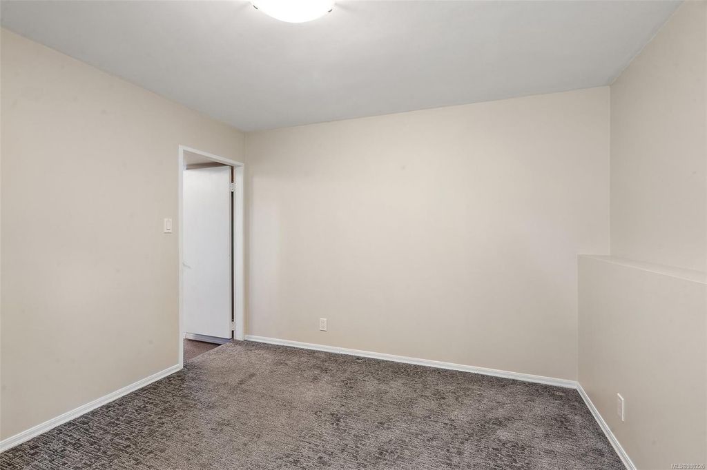 listing image 16046898152493679488