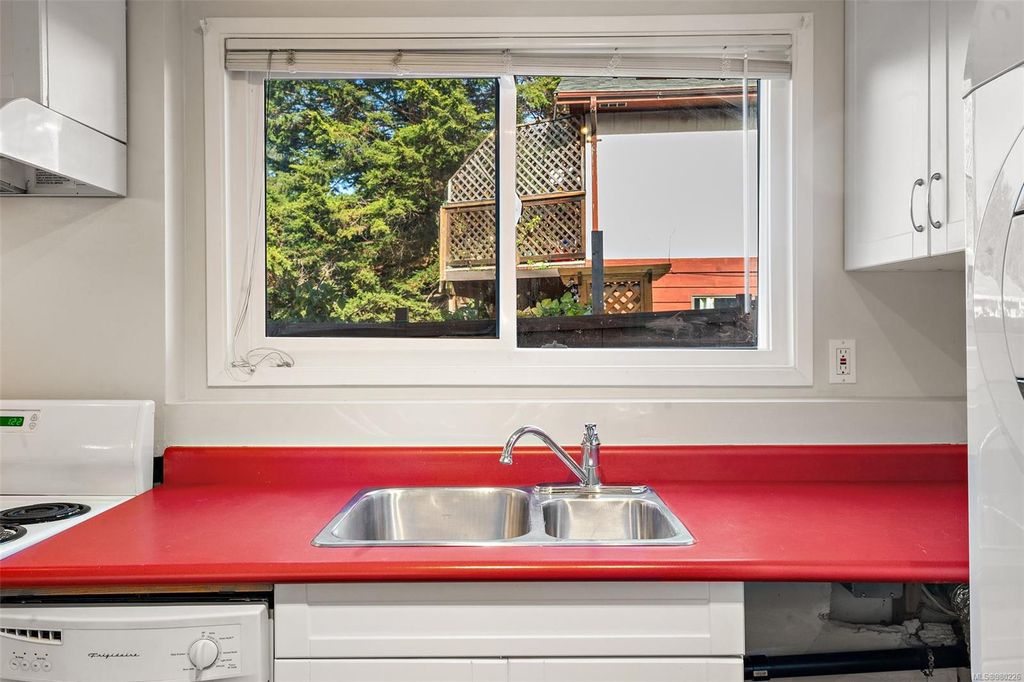 listing image 16049806859923645466