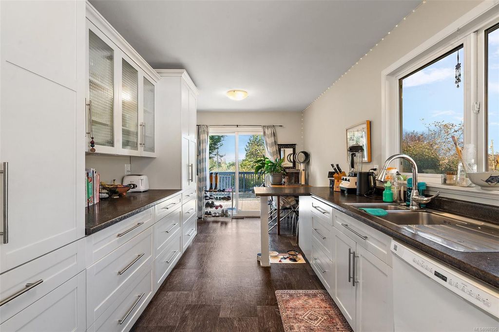 listing image 16043645403944174079