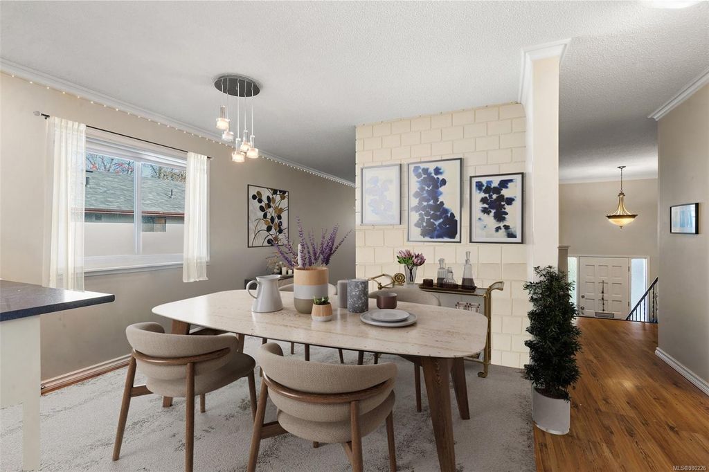 listing image 16041744839584265653