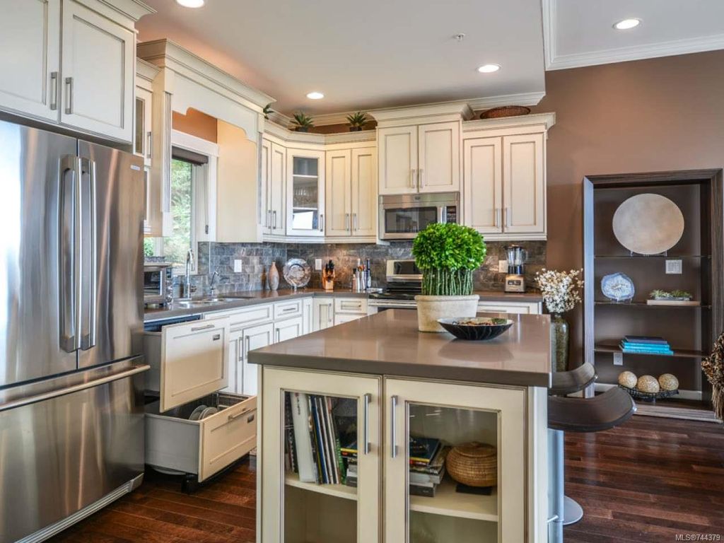 listing image 16044226243151207786