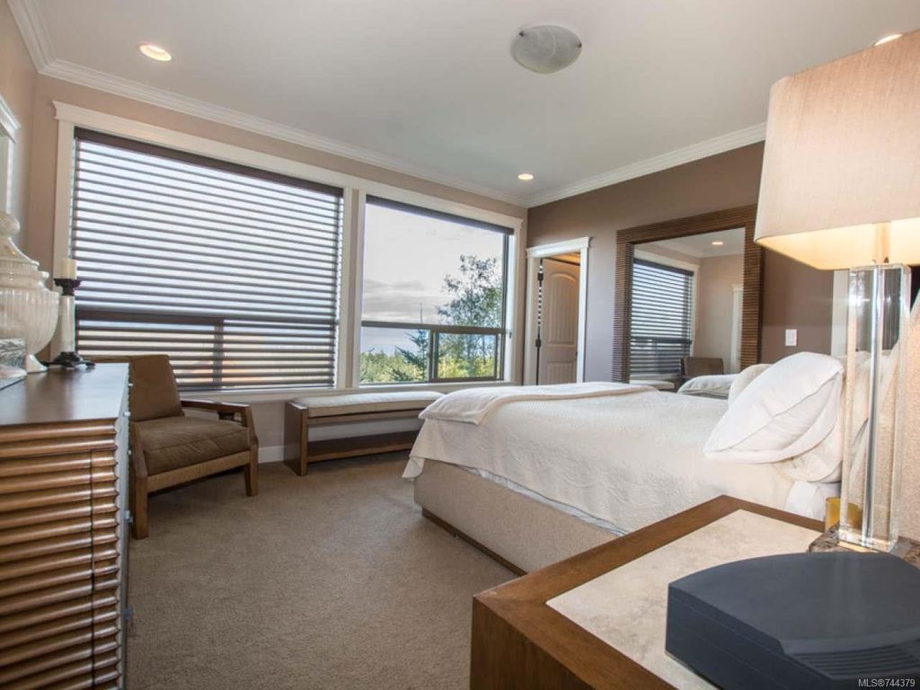 listing image 16045972703195913811