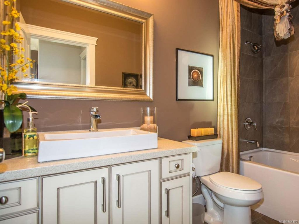 listing image 16048085235874157561