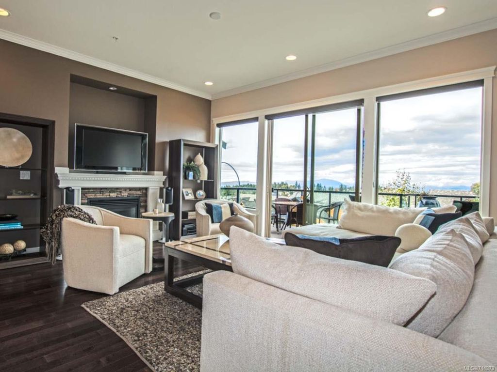 listing image 16043640213905248815