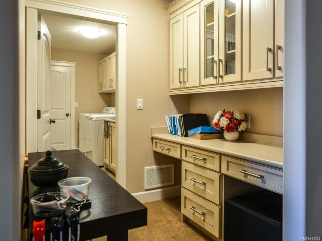 listing image 16042265564856538047