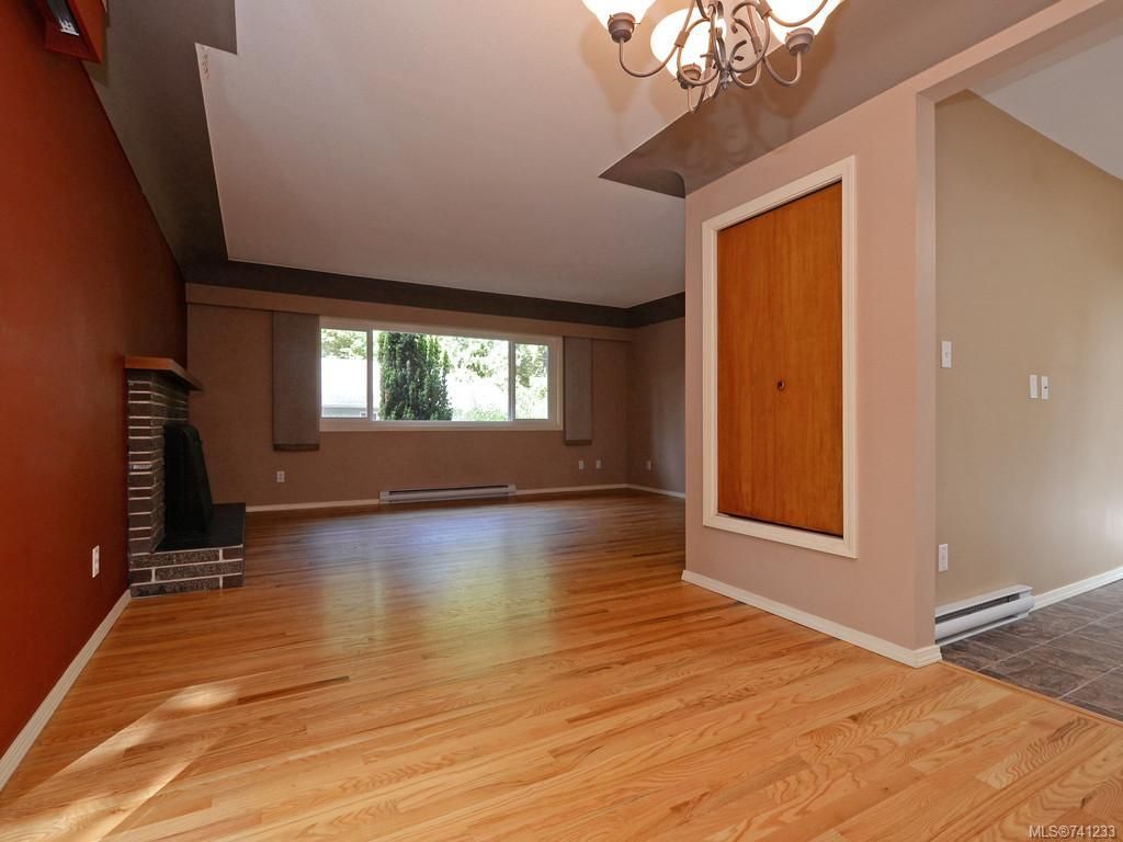 listing image 16044926891608172365
