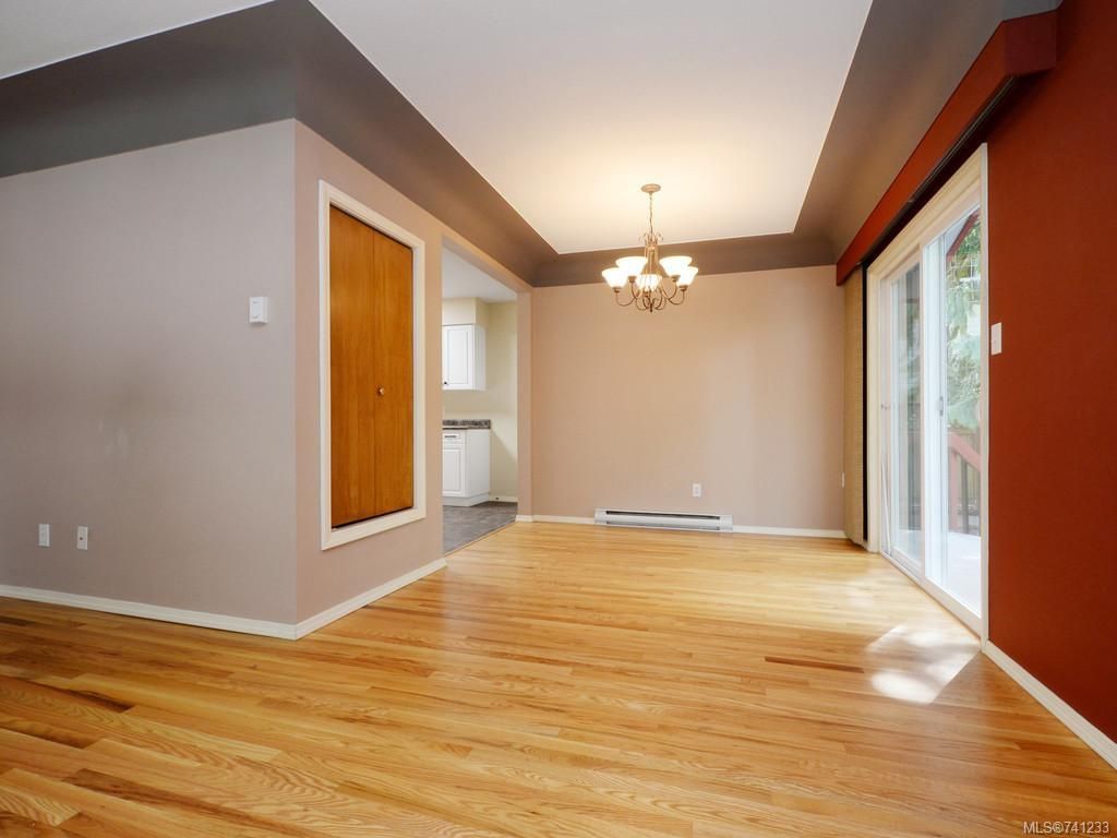 listing image 16046159938964307500