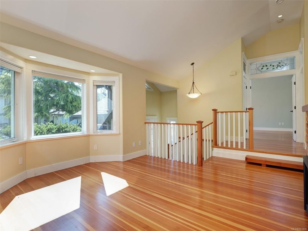 listing image 16049093205925574844