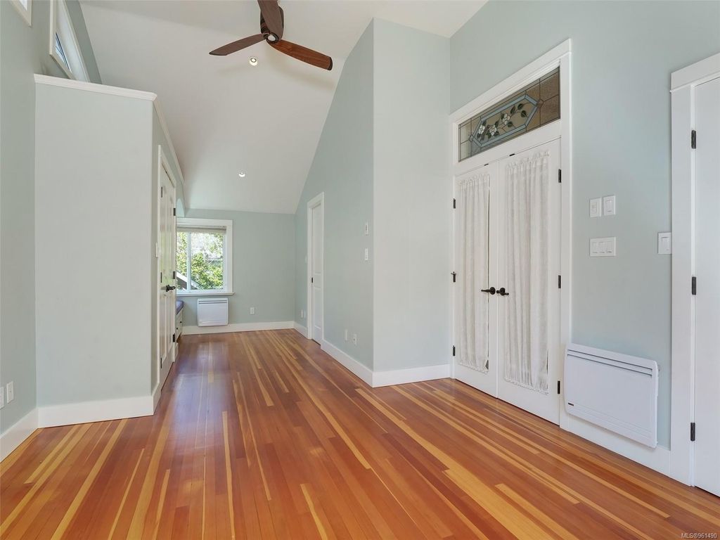 listing image 16045448213969518740