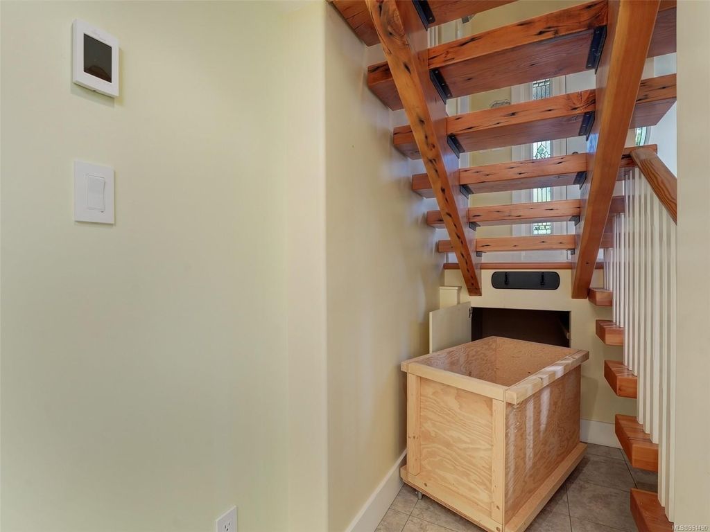 listing image 16040301722332057412