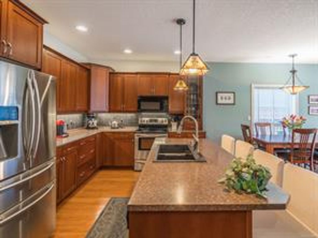 listing image 16049974206115649854
