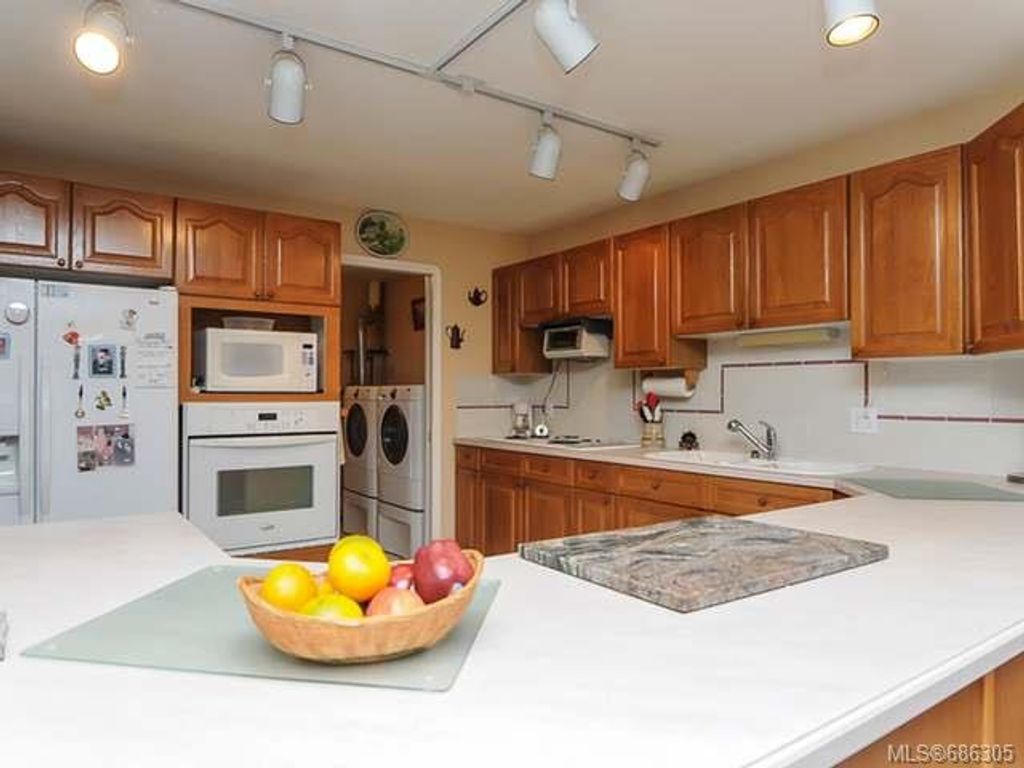 listing image 16042305043191057373