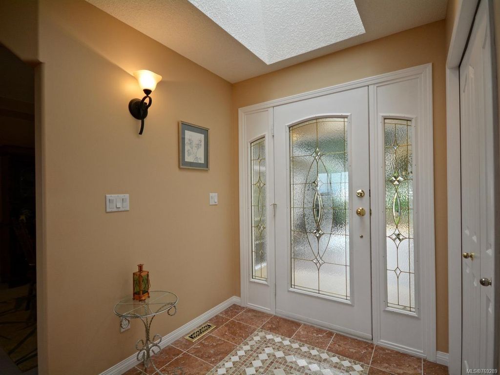 listing image 16047020467476938173