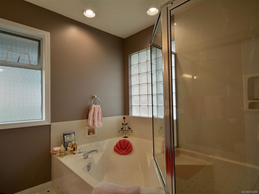 listing image 16046123210693326049