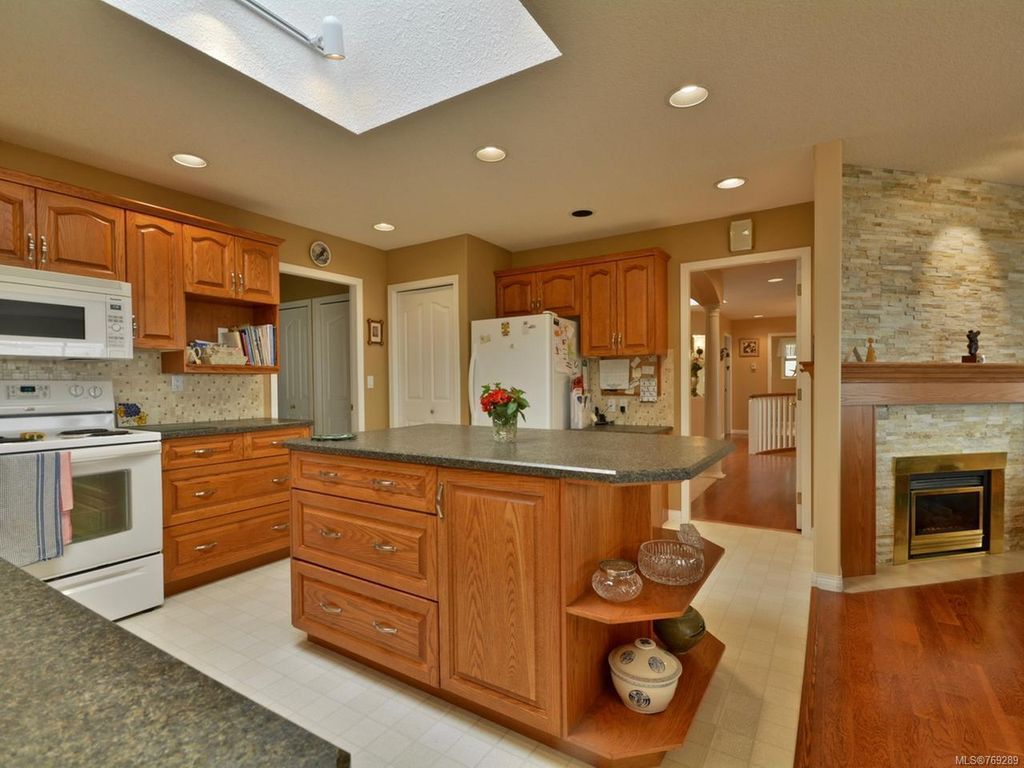 listing image 16049632274951443116