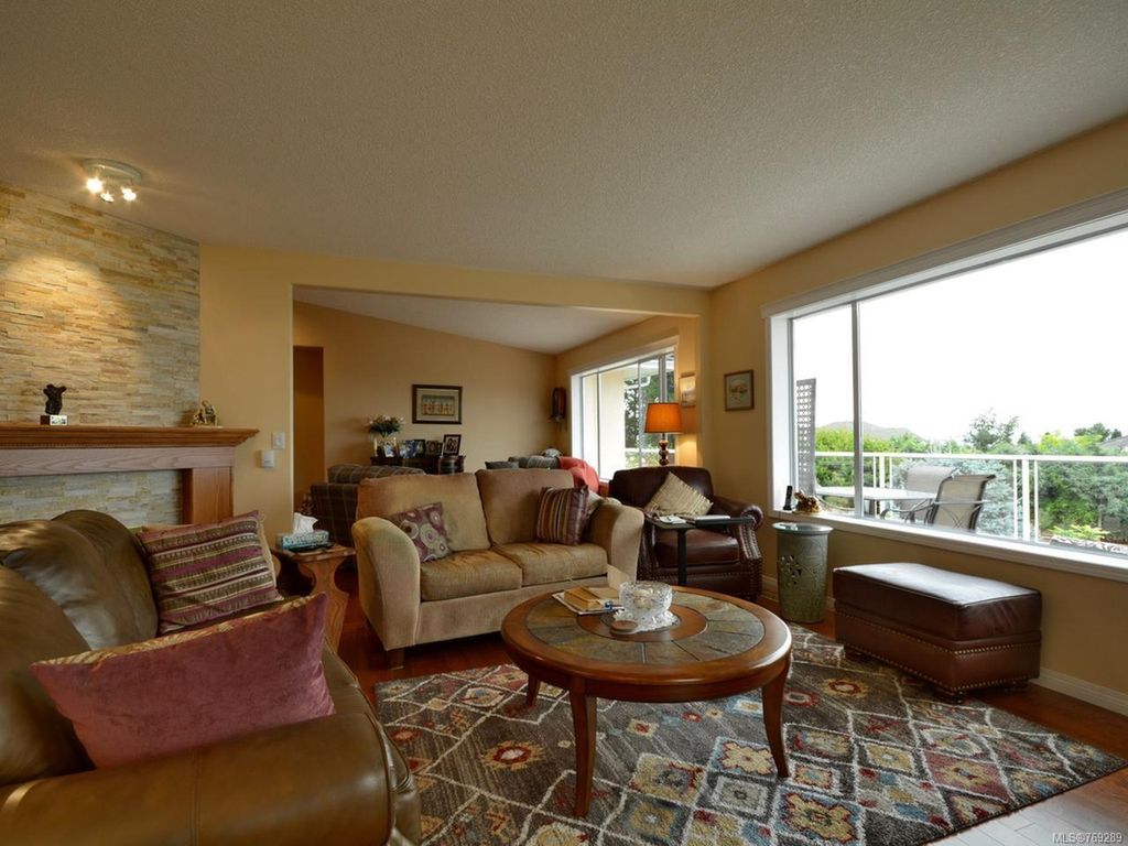 listing image 16044442306284857346
