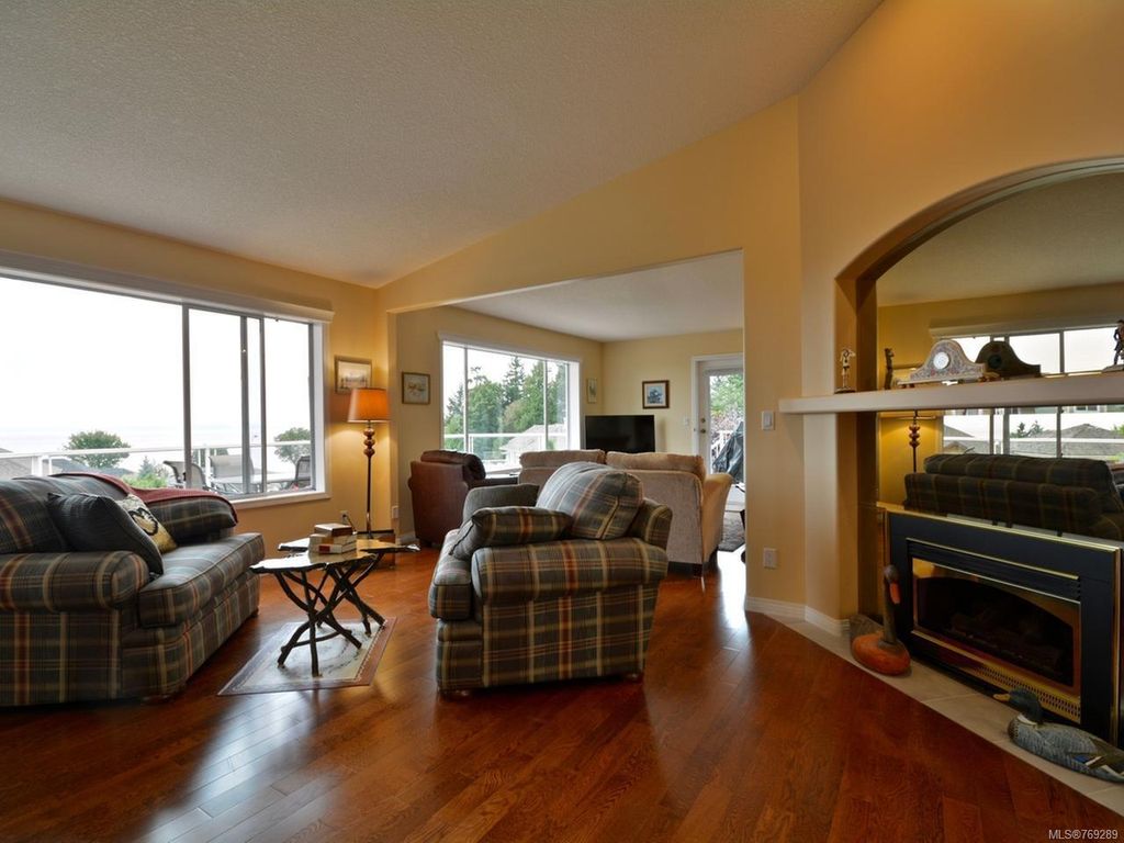 listing image 16044089602899875571
