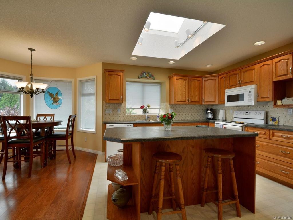 listing image 16046260777483992467