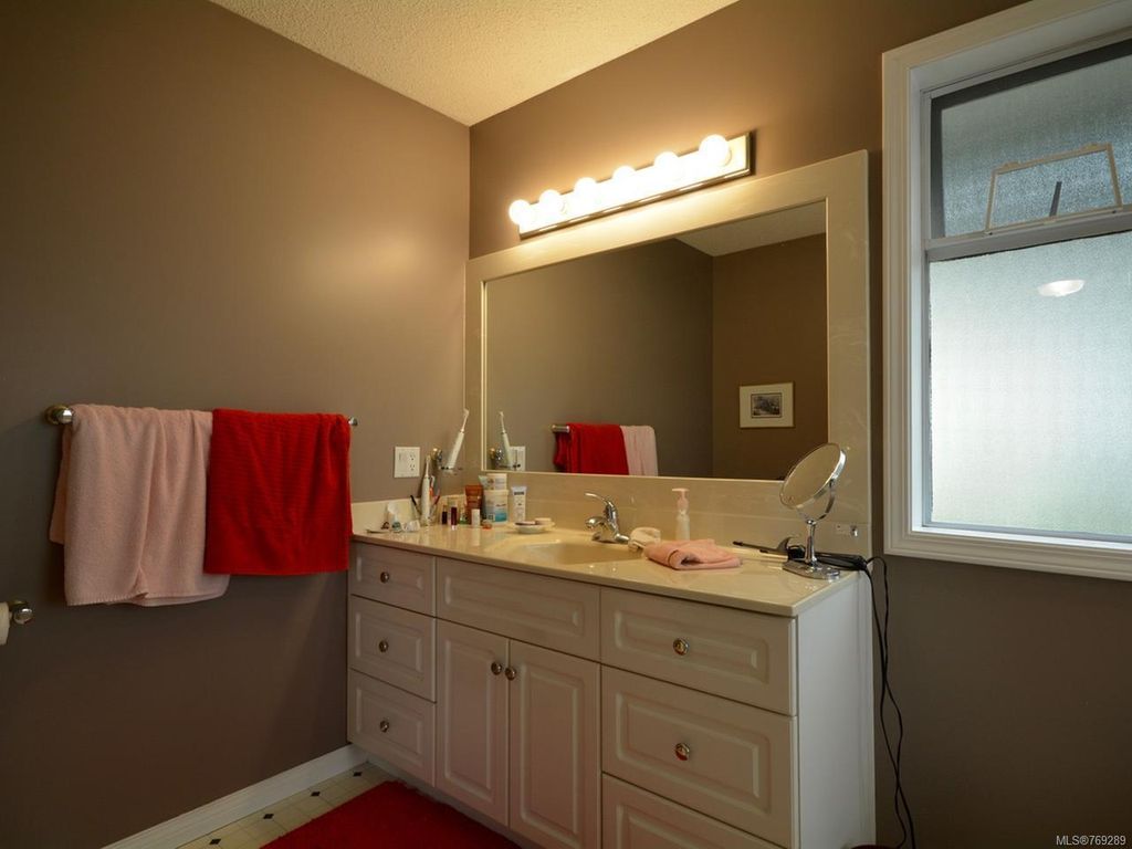 listing image 16049882118012605894