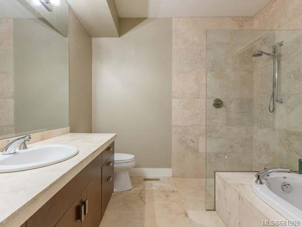 listing image 16049083188003771895