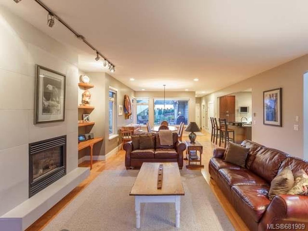 listing image 16046083561564848336