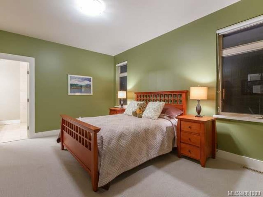 listing image 16044693794318514548