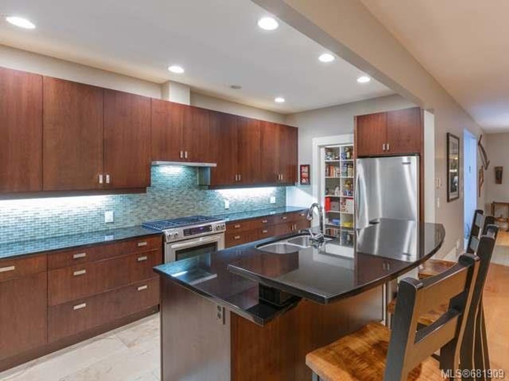 listing image 16041479759552524849